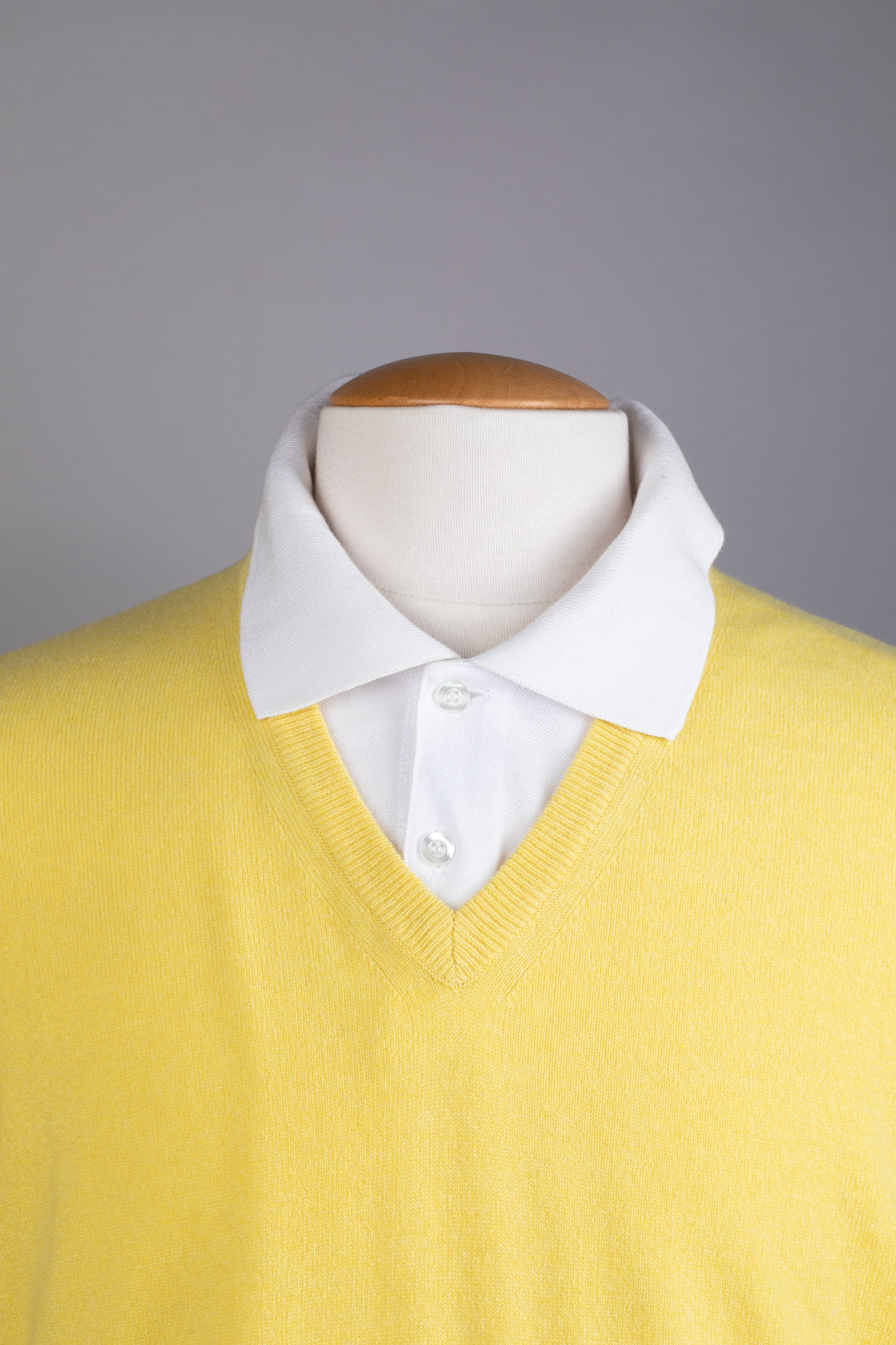 Pull homme 100% cachemire Vivien jaune col v